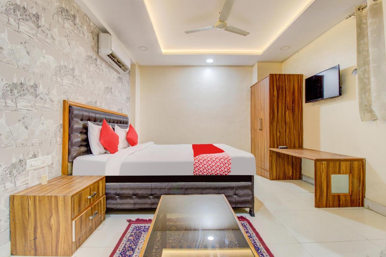 Oyo 81625 Hotel Radhika Manmad 외부 사진