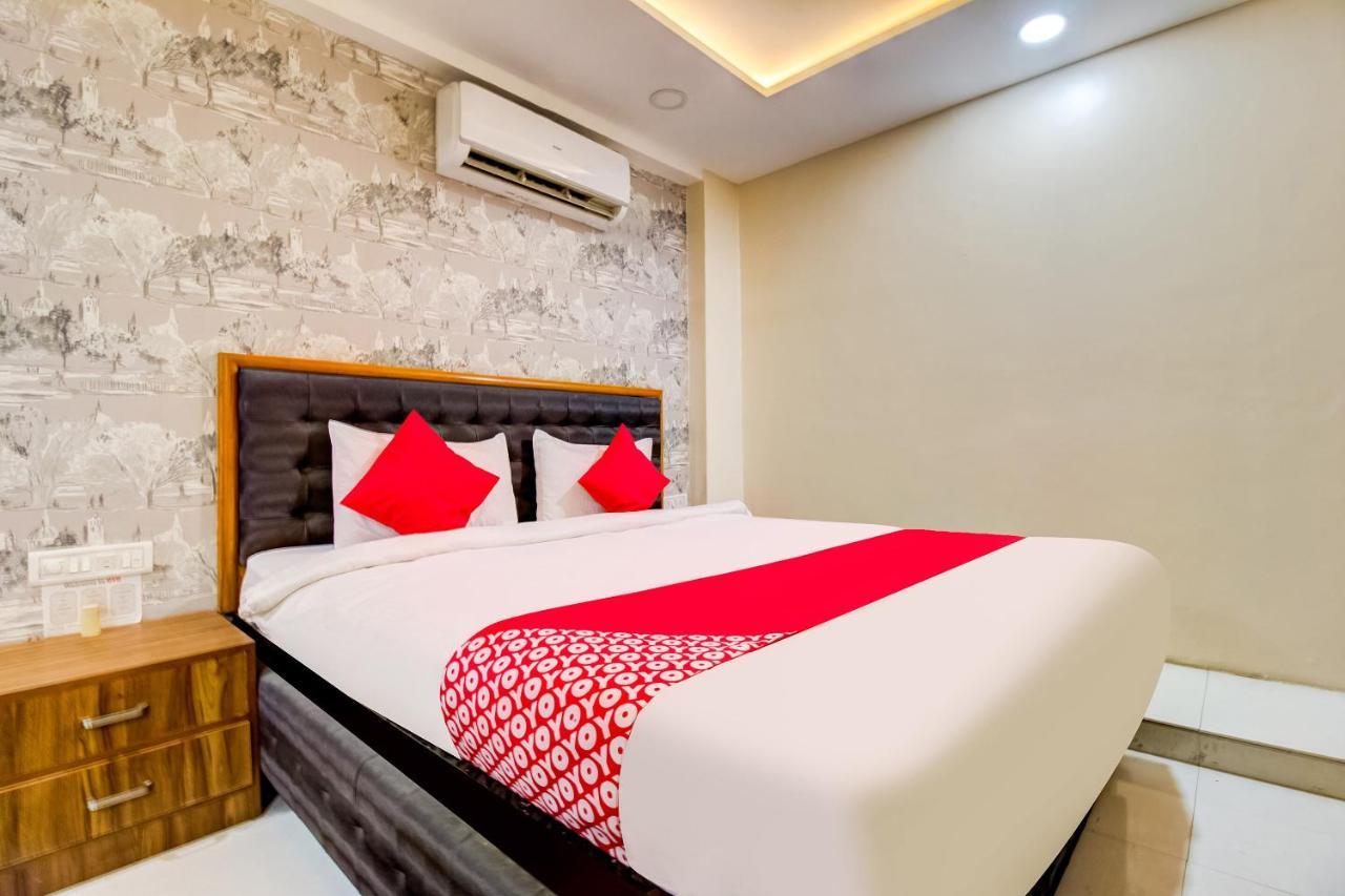 Oyo 81625 Hotel Radhika Manmad 외부 사진