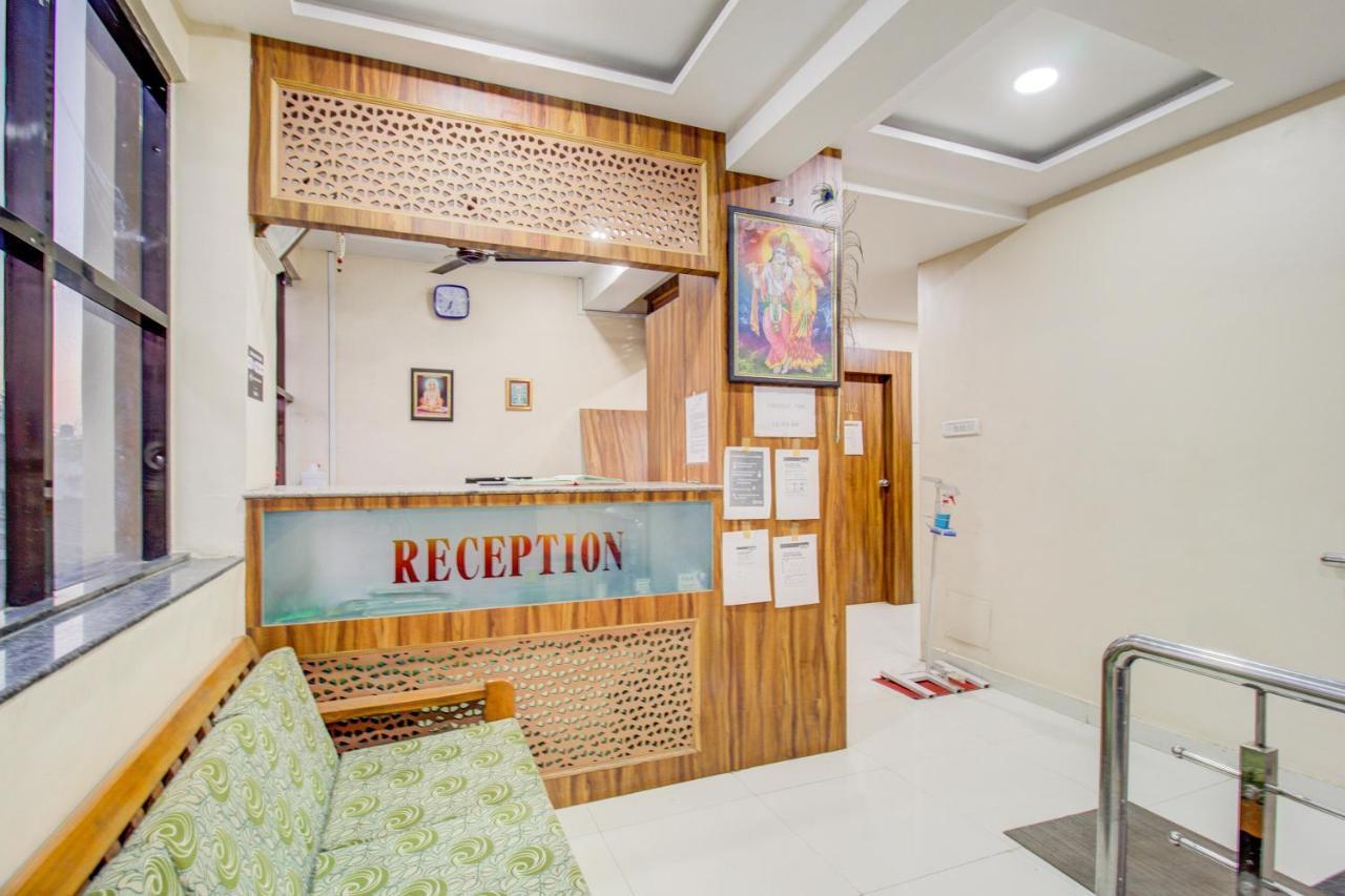 Oyo 81625 Hotel Radhika Manmad 외부 사진