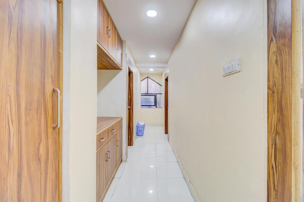 Oyo 81625 Hotel Radhika Manmad 외부 사진