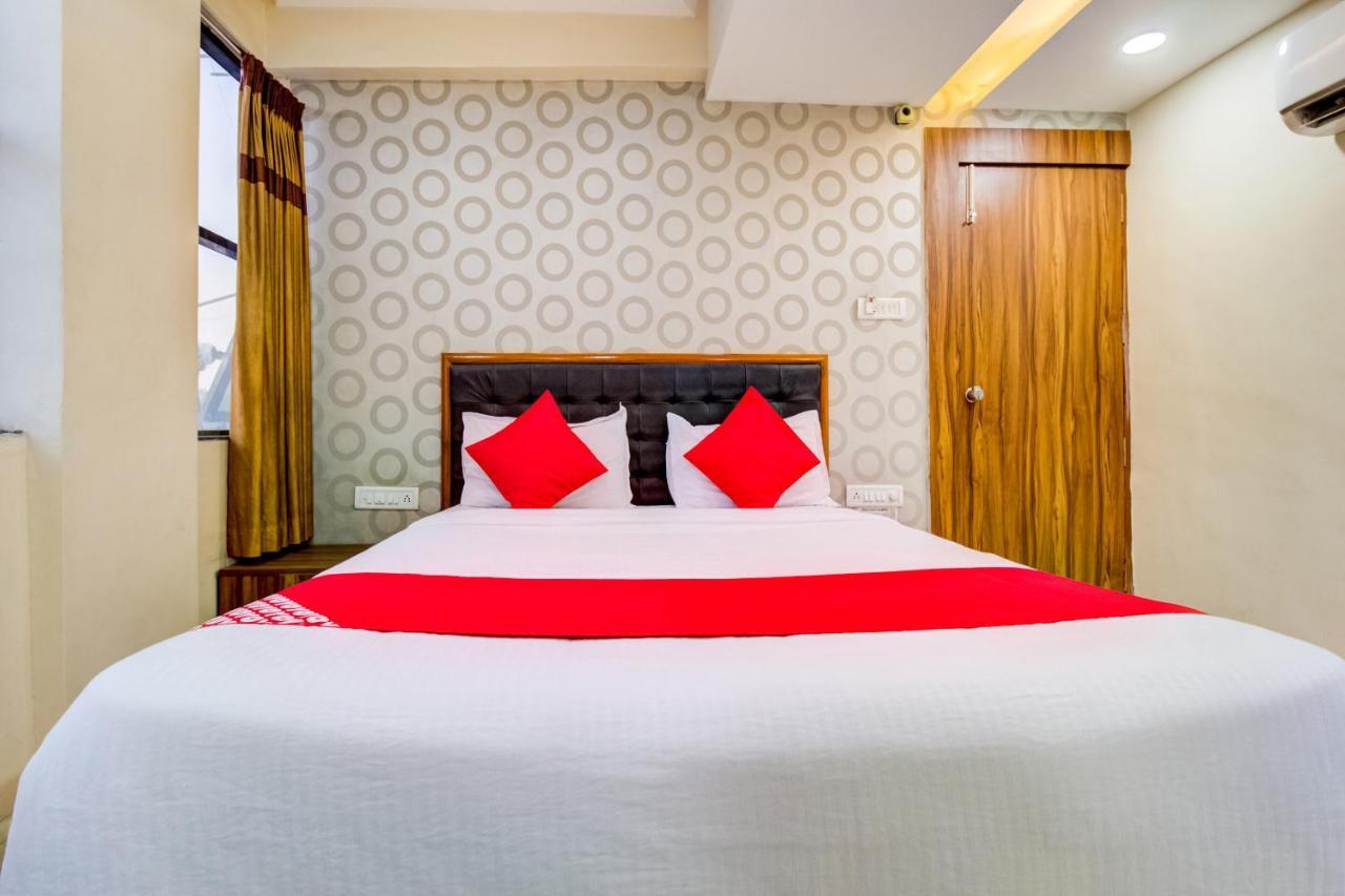 Oyo 81625 Hotel Radhika Manmad 외부 사진